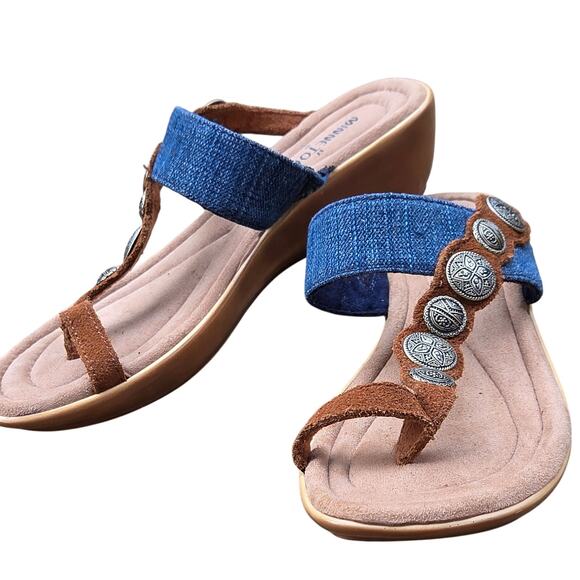 NEW Minnetonka Leather & Denim Wedge Slip-On Toe Ring Sandals 7 Concho Coins - Picture 3 of 8